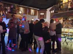  <a style='color: #fff;' href='/uploaded/photo/assemblee-generale-la-soiree-au-village-vue-par-nicole-63970a2aa08bd.jpg'>(Télécharger)</a>