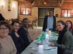  <a style='color: #fff;' href='/uploaded/photo/assemblee-generale-la-soiree-au-village-vue-par-nicole-63970a2b7445d.jpg'>(Télécharger)</a>