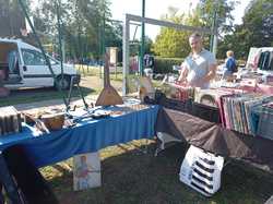  <a style='color: #fff;' href='/uploaded/photo/journee-brocante-du-11-septembre-2022-vue-par-nicole-6334adc2de506.jpg'>(Télécharger)</a>