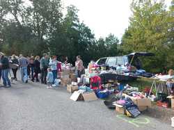  <a style='color: #fff;' href='/uploaded/photo/journee-brocante-du-11-septembre-2022-vue-par-nicole-6334adc3bcb6a.jpg'>(Télécharger)</a>