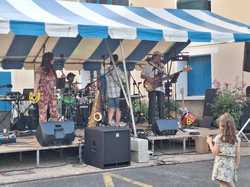  <a style='color: #fff;' href='/uploaded/photo/la-fy-te-de-la-musique-vue-par-nicole-68581b4496878.jpg'>(Télécharger)</a>