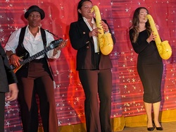  <a style='color: #fff;' href='/uploaded/photo/soiry-e-cabaret-and-beaujolais-nouveau-du-22-novembre-2025-vus-par-agny-s-6924eaab318ac.jpg'>(Télécharger)</a>