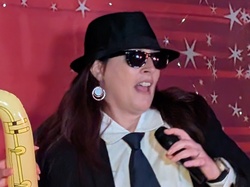  <a style='color: #fff;' href='/uploaded/photo/soiry-e-cabaret-and-beaujolais-nouveau-du-22-novembre-2025-vus-par-agny-s-6924eab388b7a.jpg'>(Télécharger)</a>