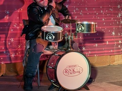  <a style='color: #fff;' href='/uploaded/photo/soiry-e-cabaret-and-beaujolais-nouveau-du-22-novembre-2025-vus-par-agny-s-6924ead62a42e.jpg'>(Télécharger)</a>