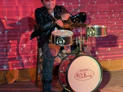  <a style='color: #fff;' href='/uploaded/photo/soiry-e-cabaret-and-beaujolais-nouveau-du-22-novembre-2025-vus-par-agny-s-6924eada8476d.jpg'>(Télécharger)</a>