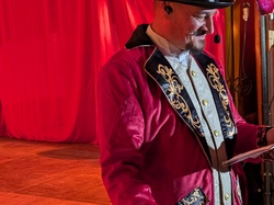  <a style='color: #fff;' href='/uploaded/photo/soiry-e-cabaret-and-beaujolais-nouveau-du-22-novembre-2025-vus-par-agny-s-6924eb25a22b1.jpg'>(Télécharger)</a>